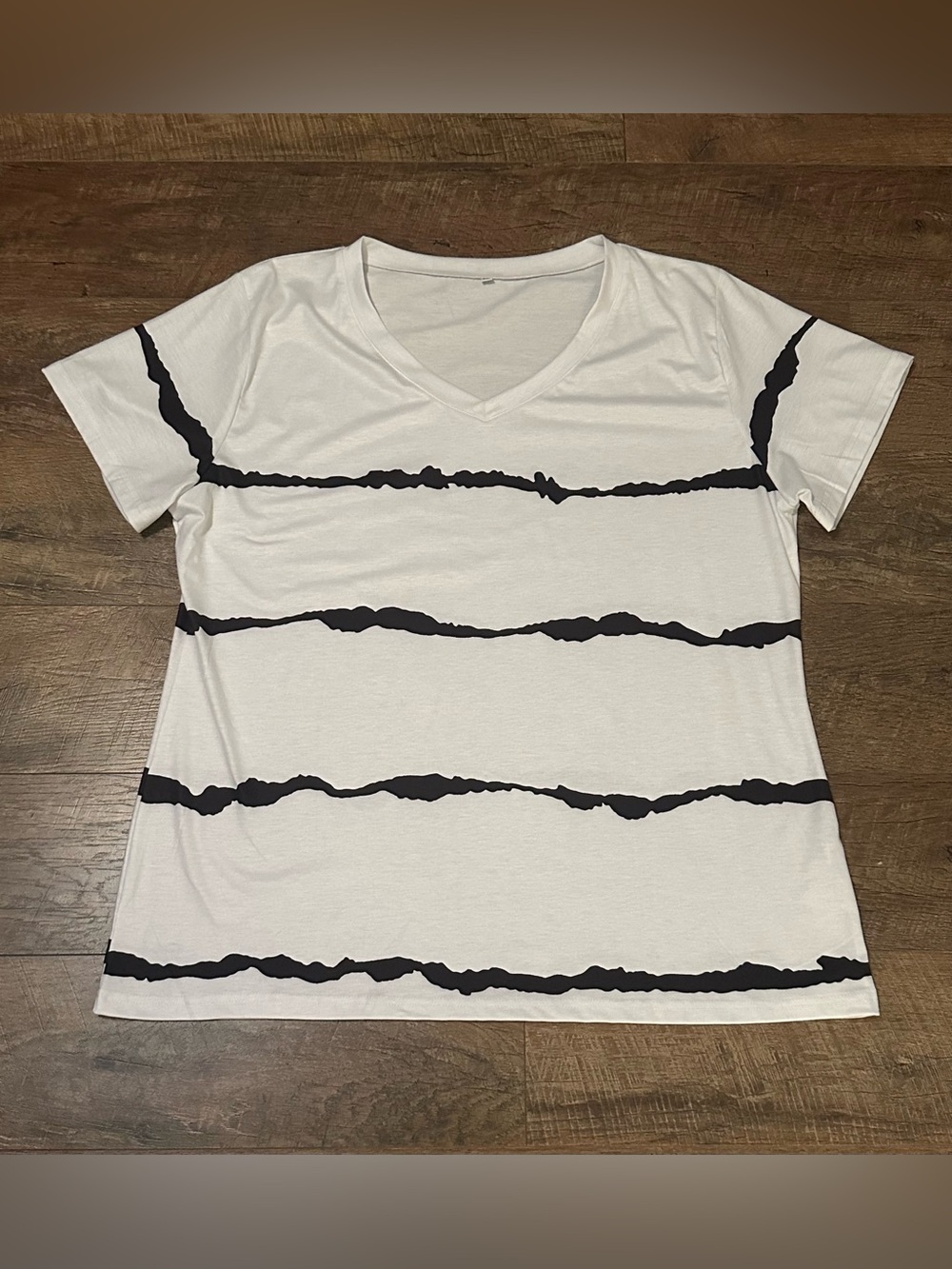 Casual White V-Neck T-Shirt Wavy Black Horizontal Abstract Stripes